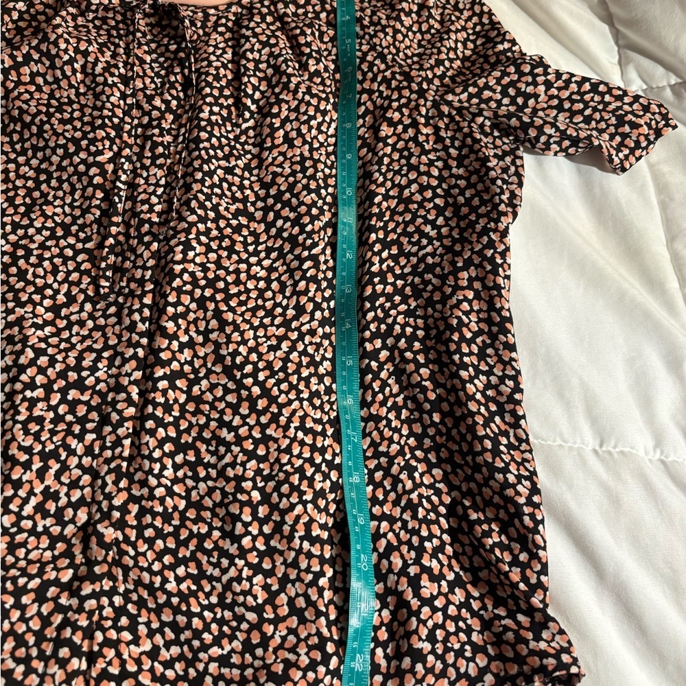 Ann Taylor Women's Peach and Black Patterned Keyhole Tie Top size Medium - Picture 7 of 12